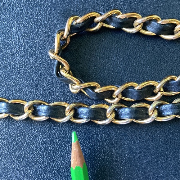 Vintage Black Quilted Bag with Gold Chain - Picture 7 of 8